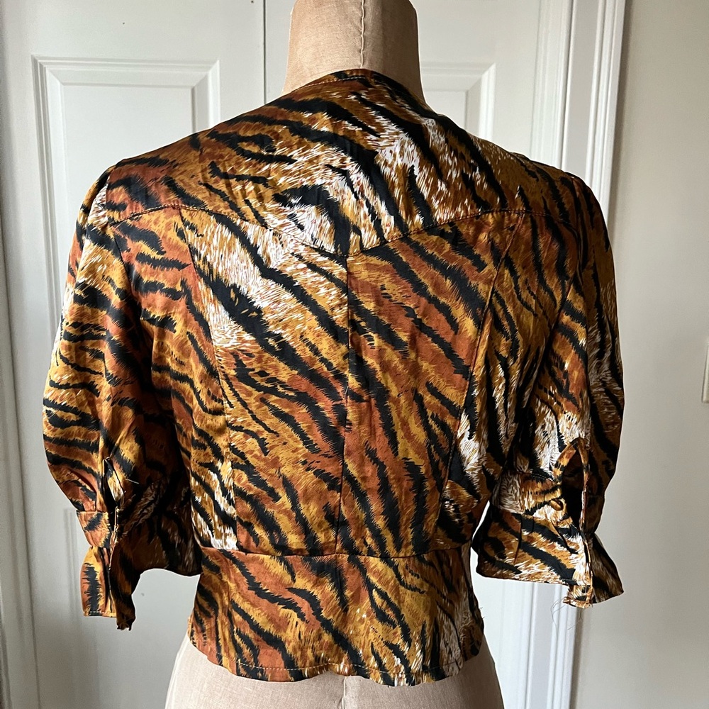 Nasty Gal Tiger Print Crop Blouse - Picture 4 of 4